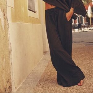 Women's Black Wide-Leg Pants